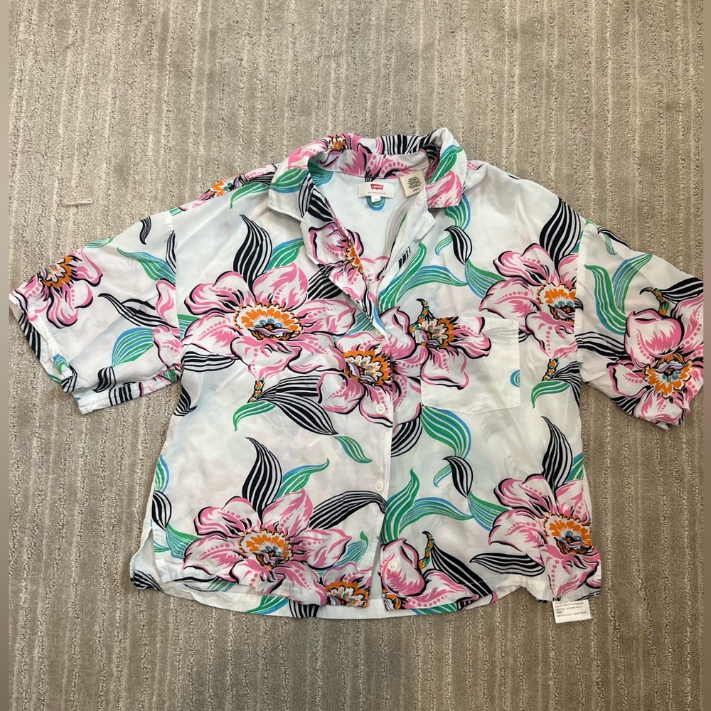 Levi’s cropped summer shirt